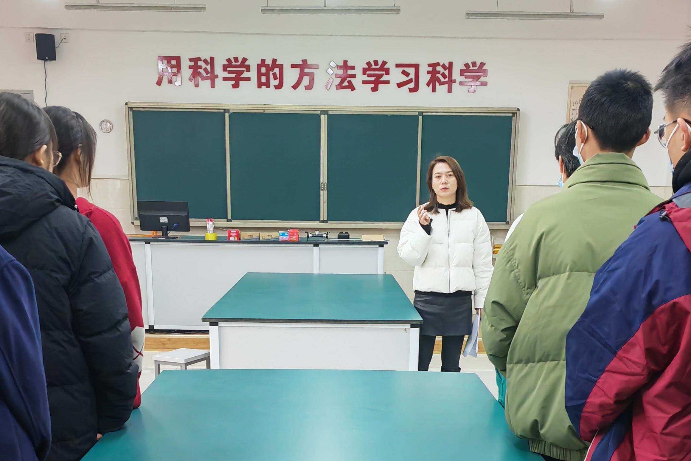 图为田源进行动员讲话