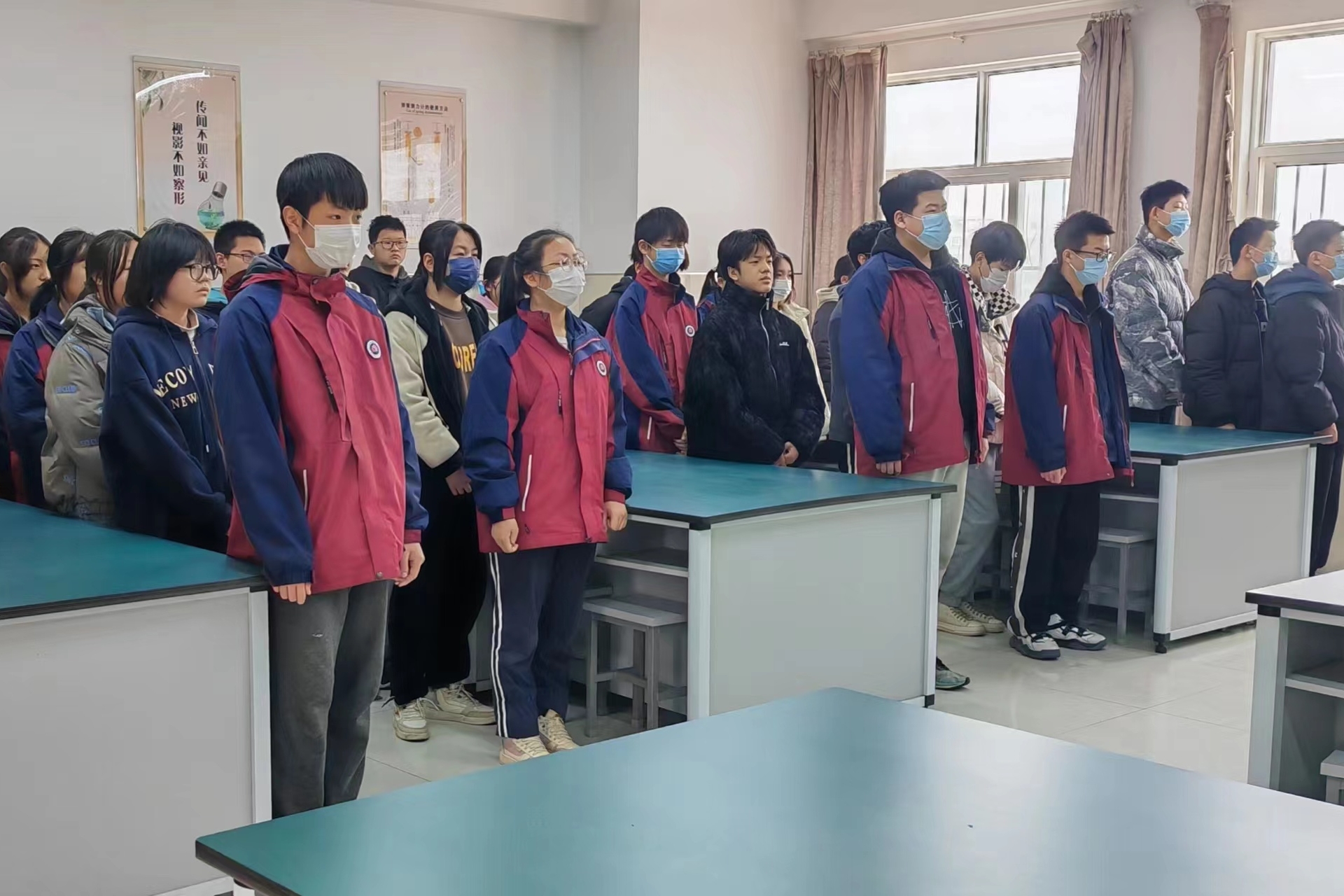图为参会的九年级学生