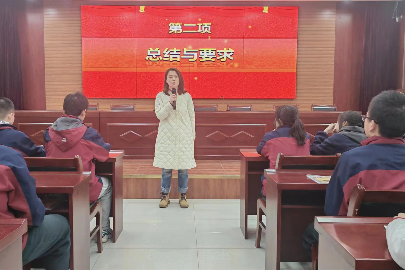 图为会议现场
