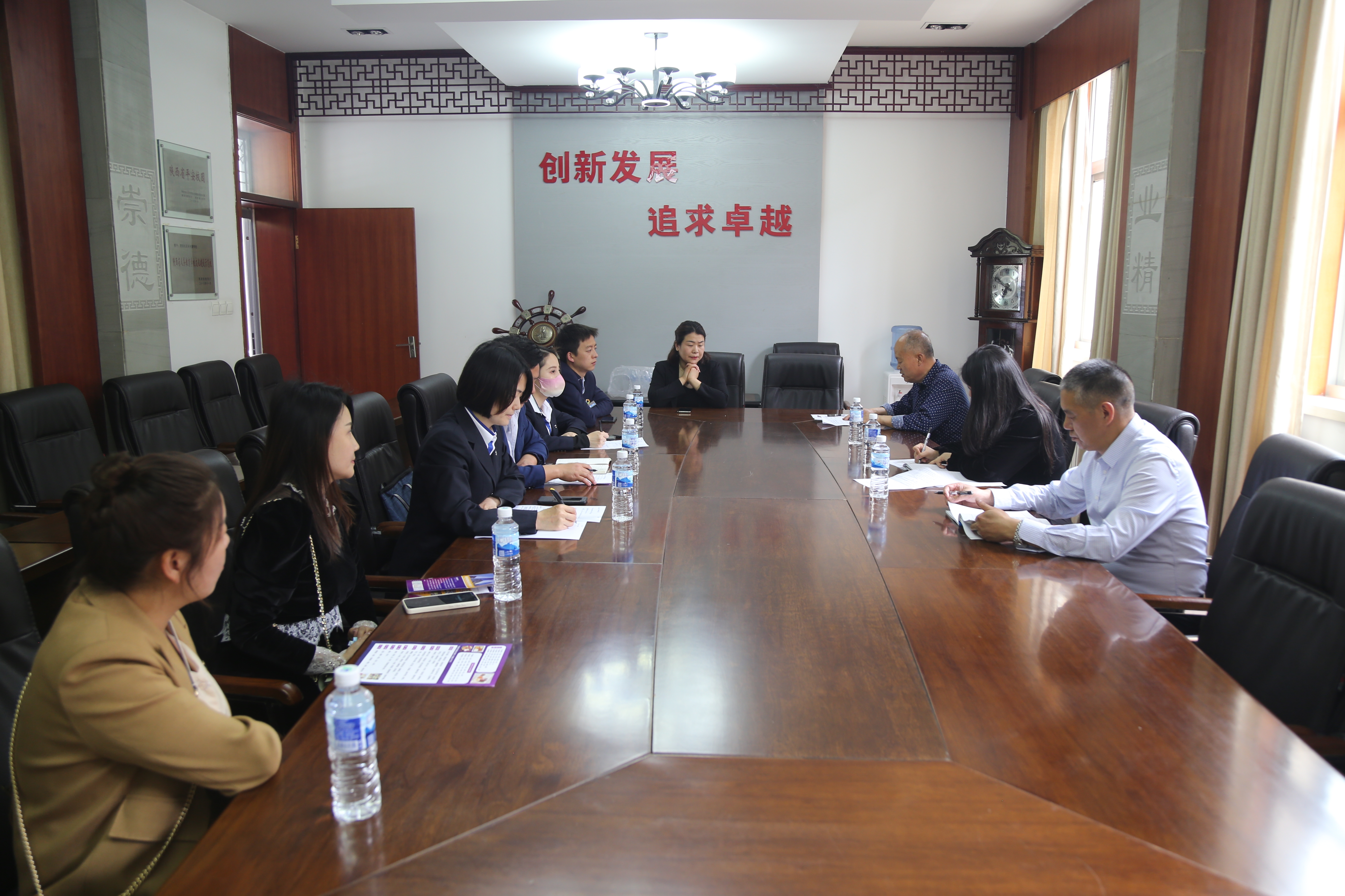 图为三方交流会议现场