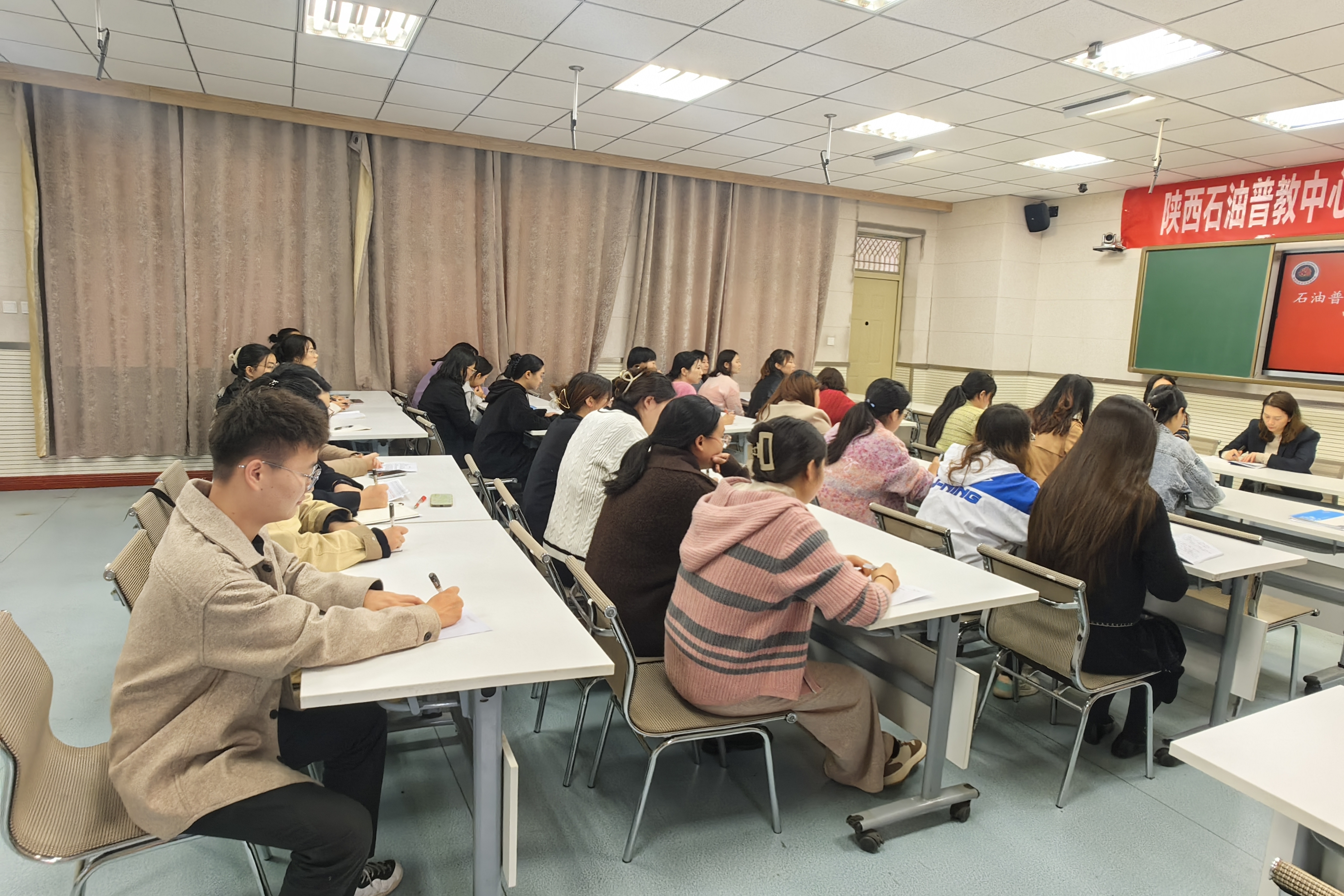 图为青年教师会会场（二）