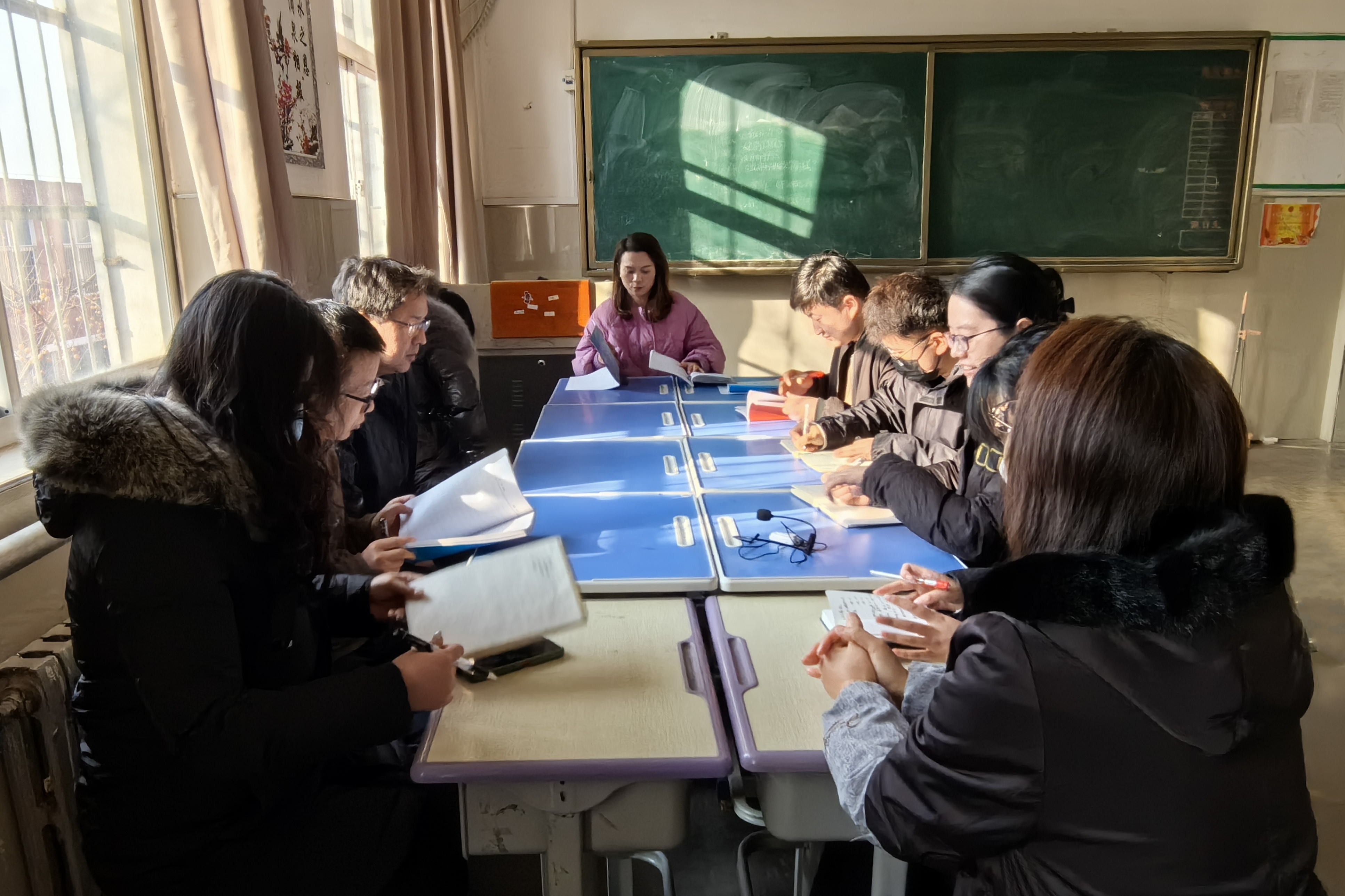 图为12月19日九年级教师工作会现场