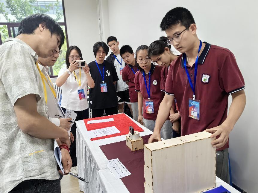 长庆八中在“第二十四届学生信息素养提升实践活动 ”陕西省及全国决赛中荣获佳绩