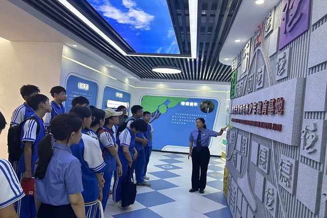 法治清泉润青春 护航成长筑未来 ——咸阳长庆子弟学校学子走进渭城区检察院法治宣传教育实践中心开展参观学习活动