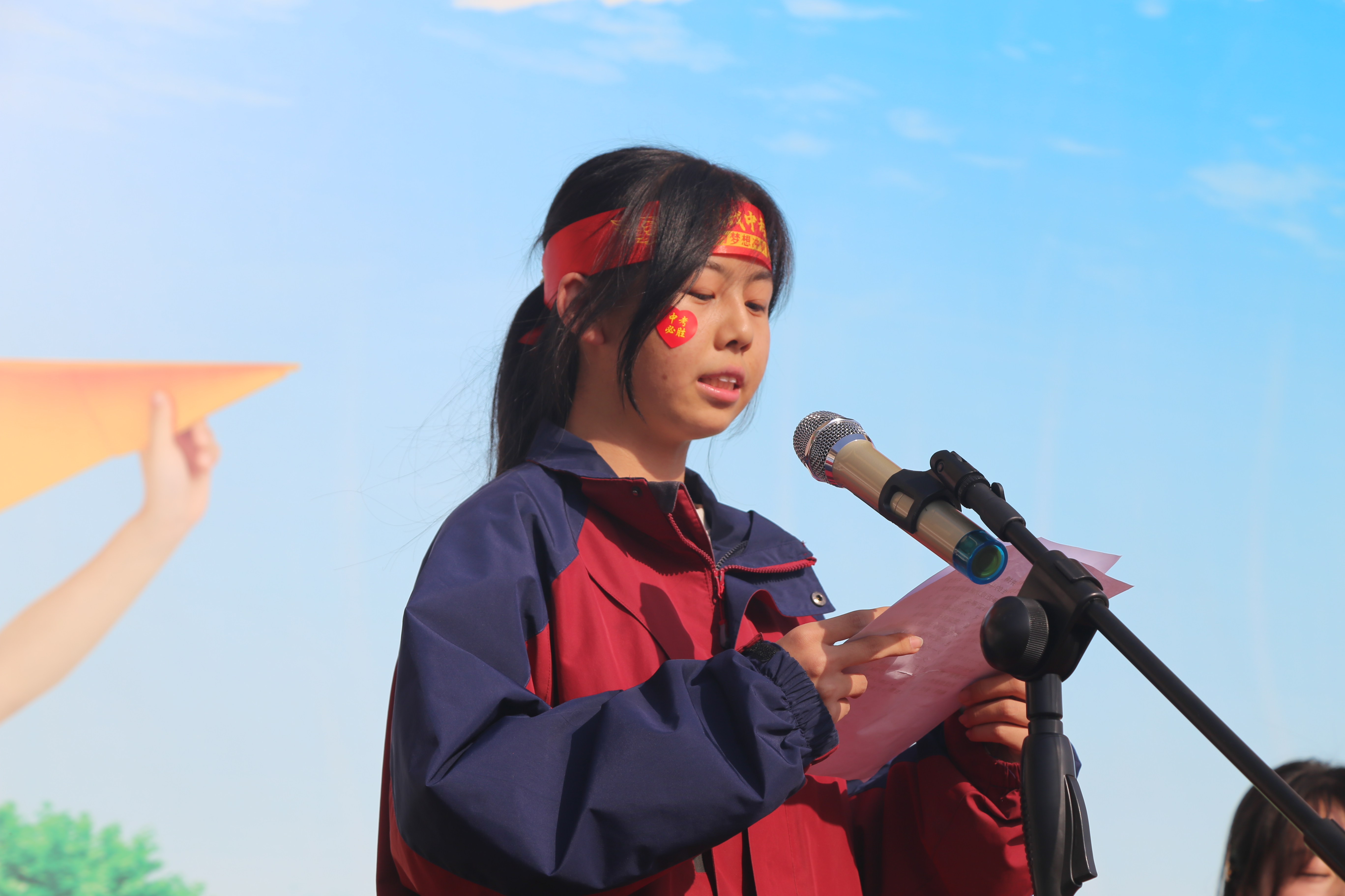 图为学生代表发言