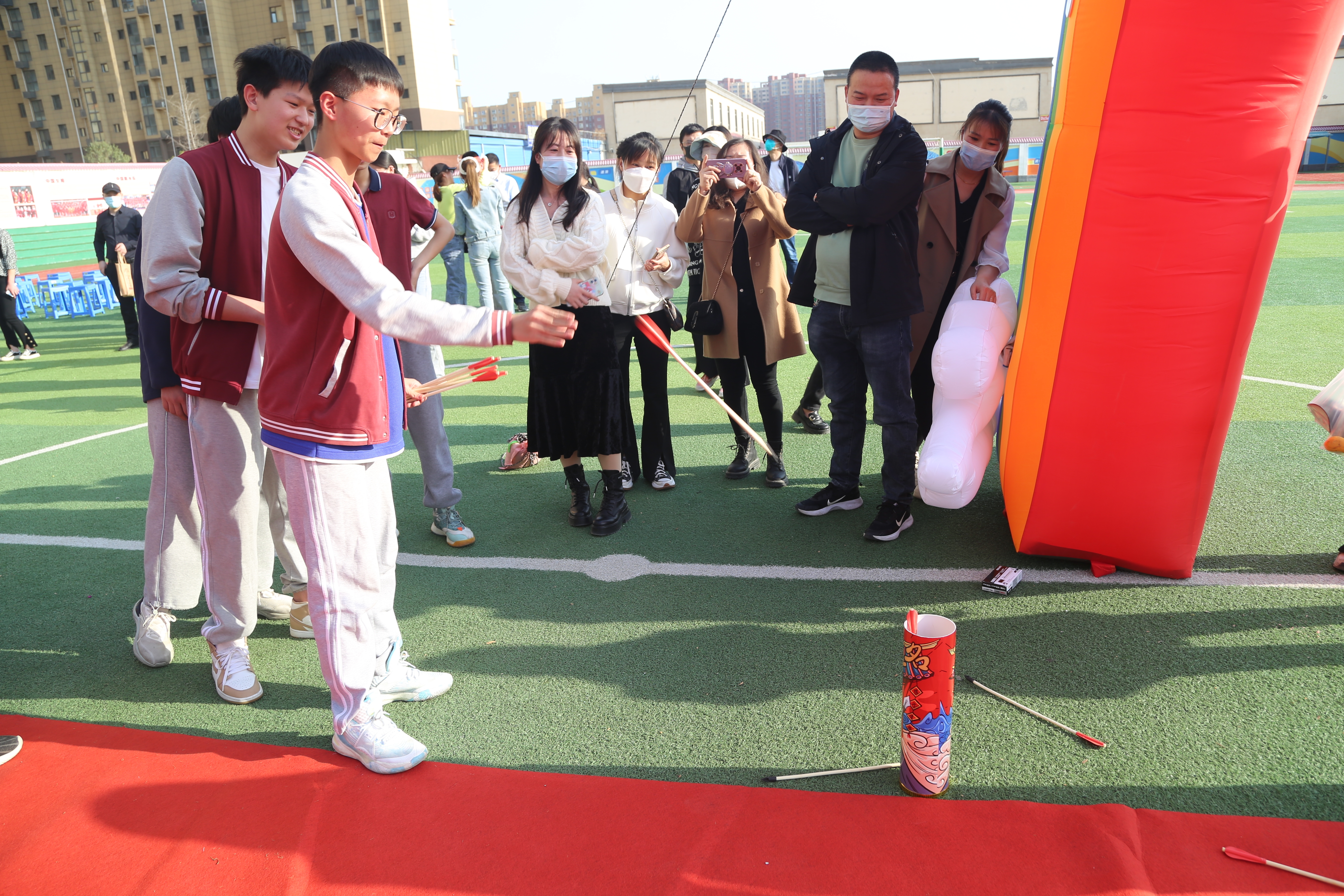 图为团体游戏活动