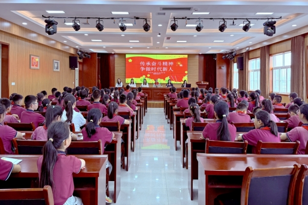 传承奋斗精神 争做时代新人——长庆未央湖学校开展“五老进校园”主题教育活动