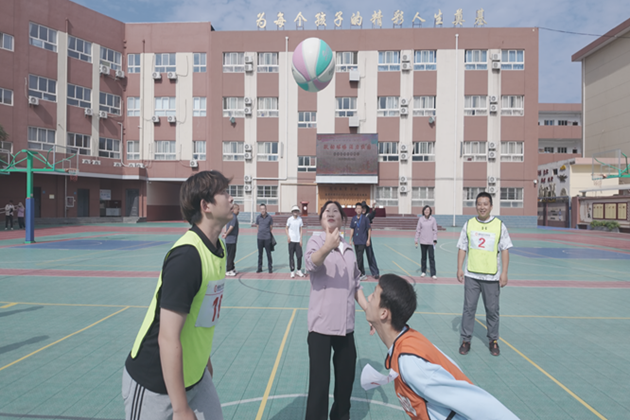 咸阳长庆子弟学校开展2025年“迎国庆”教职工趣味运动会