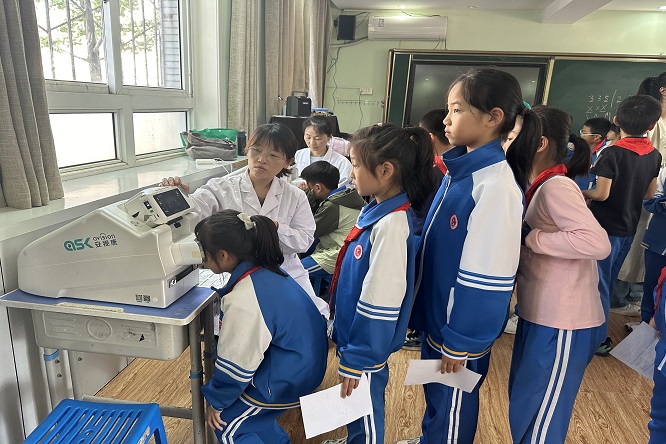 “保护儿童远视储备量，预防和减少近视发生” ——咸阳长庆子弟学校开展近视防控宣传教育月活动